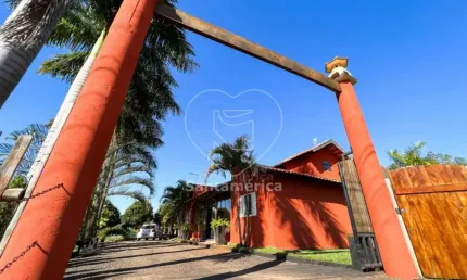 Chácara á venda no Condomínio da Chácaras Santa Fé contendo 5 suítes.