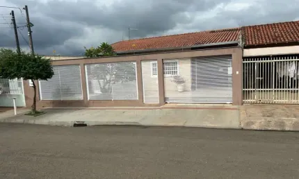 Casa à venda no Jardim Aragarça com 3 quartos sendo 1 suíte em Londrina