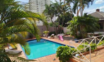 Casa com 4 quartos para alugar na Rua Mário Cecarelli, --, Parque Residencial Alcântara, Londrina