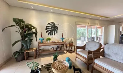 Casa em condomínio com 243,59m² privativos para venda em Cambé