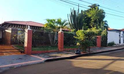 Casa à venda com 3 quartos sendo 2 suítes na Região Leste de Londrina