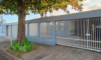 Casa à Venda com piscina e 3 quartos na Região Leste