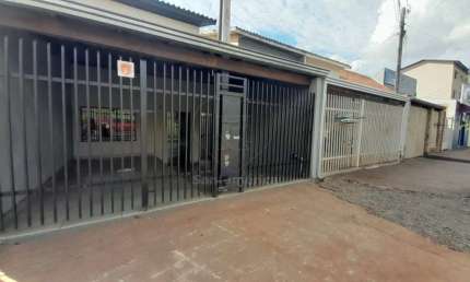 Casa para Alugar Próxima ao Terminal Ouro Verde com 2 Quartos