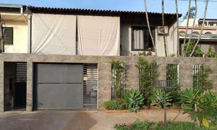 Casa à Venda com 3 quartos e 1 suíte, com cozinha planejada no Jardim Alvorada