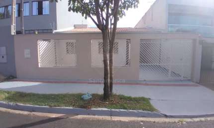 Casa à venda no Conjunto Vivi Xavier, com 3 dormitórios.