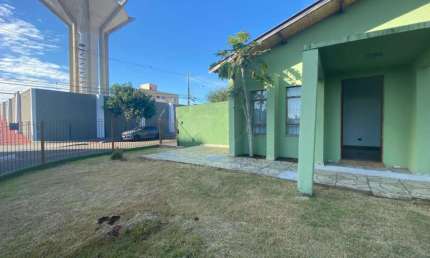 Casa para locação na Região Leste com 3 quartos e espaço com churrasqueira