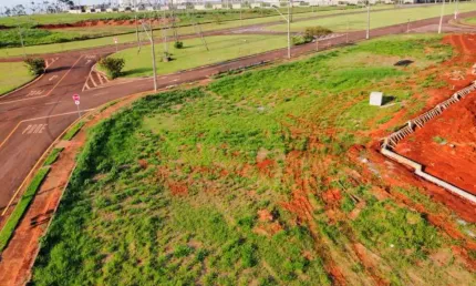 Terreno plano à venda no Bairro Paysage Terra Nova, região Leste de Londrina.