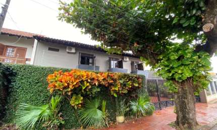 Casa para locação com 4 quartos sendo 2 suítes, com jacuzzi e armários planejados