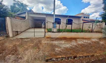 Casa á venda com 4 dormitórios sendo 1 suíte na região Leste de Londrina.