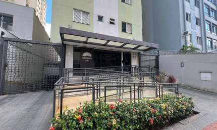 Apartamento à venda e para alugar no Edifício Residencial Arco Iris, no Centro de Londrina