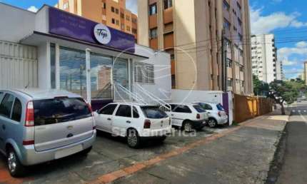 Casa comercial à venda e para alugar no centro de Londrina com 12 salas e 4 banheiros