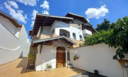 Casa Comercial e Residencial para Alugar na Região Central de Londrina: 7 Salas.