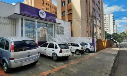 Casa comercial à venda e para alugar no centro de Londrina com 12 salas e 4 banheiros