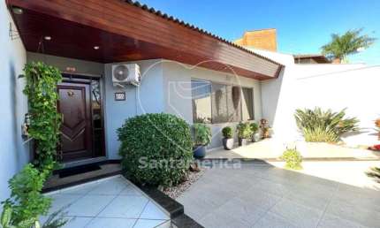 Casa à venda na região Sul de Londrina com 5 dormitórios sendo 2 suítes, e piscina