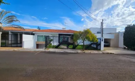 Casa à venda no Jardim Lago Parque na Região Central de Londrina com com 3 quartos, sendo 2 suítes