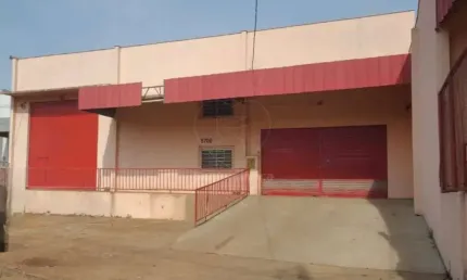Barracão comercial na Dez de Dezembro, região Central de Londrina
