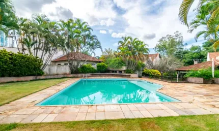 Residência de Alto Padrão à Locação com Vista para o Lago em Londrina com 4 Quartos e Piscina