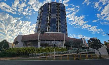 Sala Comercial para alugar no Edifício Comercial Pioneiros do Café, com 65m2 de área privativa, na região Central de Londrina