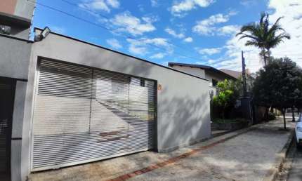 Casa para alugar no Bairro Champagnat com 3 suítes na Região Oeste de Londrina