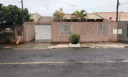 Casa à Venda no Jardim da Luz com 2 quartos sendo 1 suíte na Região Leste de Londrina