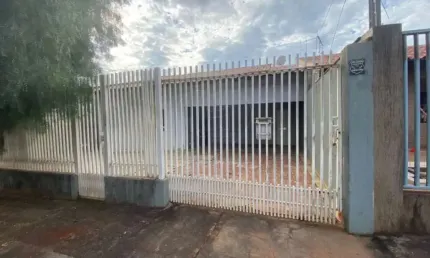 Casa para alugar no Bairro São Pedro com 3 quartos sendo 1 suíte na Região Leste de Londrina