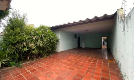 Casa com 3 dormitórios, sendo 2 suites, na região Leste de Londrina