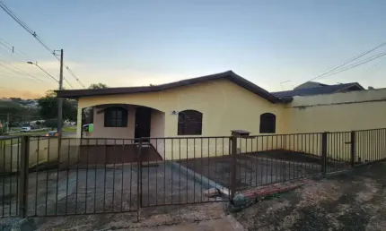 Casa para venda e locação com 2 quartos e vaga de garagem, Região Norte