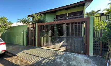 Casa assobradada à venda no Jardim Higienópolis, em Londrina com 4 quartos, sendo 2 suítes
