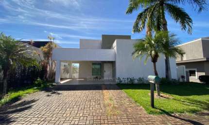 Casa para Locação no Condomínio Fechado Sun Lake com 4 suítes e cozinha planejada