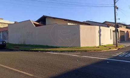 Casa à Venda Próxima ao Estádio do Café com 3 quartos e churrasqueira