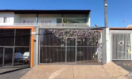 Sobrado a venda com 3 quartos sendo 1 suíte próximo da Avenida Saul Elkind