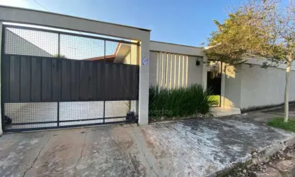 Casa à venda no Vivendas do Arvoredo com 2 Suítes e 2 quartos na Região Sul de Londrina