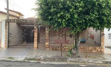 Casa a venda com 3 quartos com edícula, próxima a avenida saul elkind