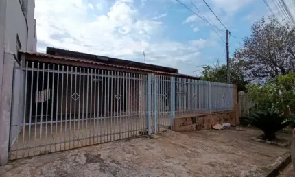 Casa para locação com 3 quartos e churrasqueira no jardim catuaí, zona norte de londrina