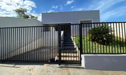 Casa para alugar próxima à avenida maringá com 3 quartos e vista para o lago igapó ii na região central de londrina