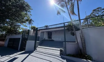 Casa comercial e residencial locação com 3 quartos sendo 1 suíte, à avenida arthur thomas