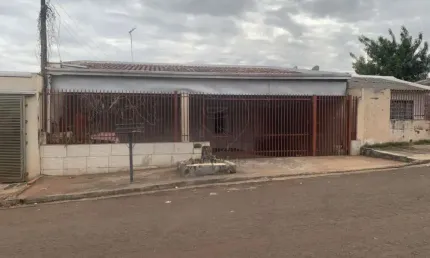Casa a venda no conjunto farid libos com edícula e 3 quartos, região norte de londrina