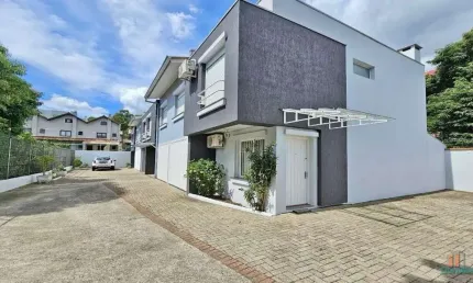Casa em condomínio fechado com 3 quartos à venda na Nossa Senhora da Saúde, Caxias do Sul  por R$ 495.000