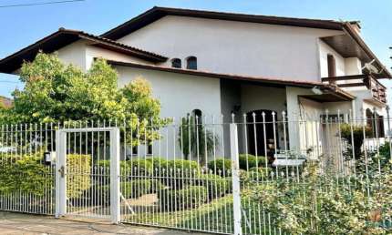 Casa com 4 quartos à venda no Rio Branco, Caxias do Sul  por R$ 1.050.000