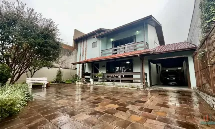 Casa com 4 quartos à venda no Santa Catarina, Caxias do Sul  por R$ 900.000