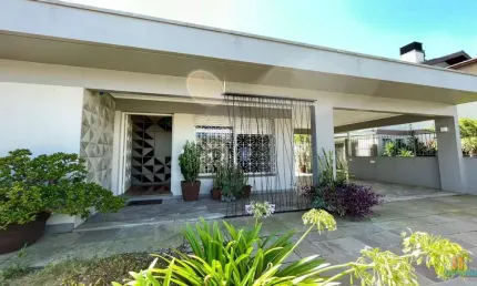 Casa em condomínio fechado com 3 quartos à venda no Interlagos, Caxias do Sul  por R$ 1.200.000
