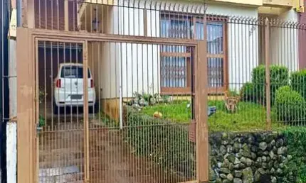 Casa com 5 quartos à venda no Cinqüentenário, Caxias do Sul  por R$ 960.000