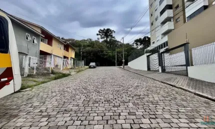 Terreno à venda no cruzeiro, caxias do sul  por r$ 1.400.000