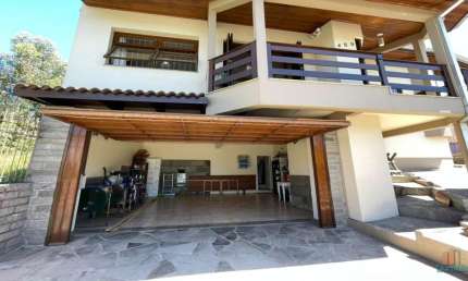 Casa com 3 quartos à venda na Nossa Senhora da Saúde, Caxias do Sul  por R$ 1.485.000