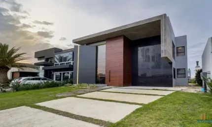 Casa em condomínio fechado com 4 quartos à venda no Condomínio Riviera Xangri-Lá, Xangri-Lá  por R$ 2.299.000