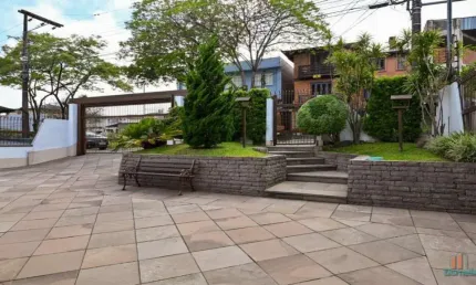 Casa com 3 quartos à venda no Floresta, Caxias do Sul  por R$ 890.000