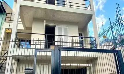 Casa com 3 quartos à venda no Cinqüentenário, Caxias do Sul  por R$ 990.000