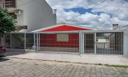 Casa com 5 quartos à venda no Charqueadas, Caxias do Sul  por R$ 450.000