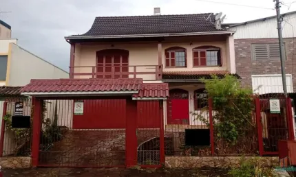Casa com 3 quartos à venda na Nossa Senhora da Saúde, Caxias do Sul  por R$ 750.000