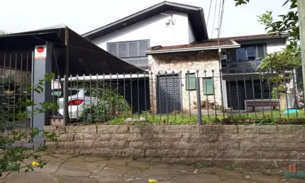 Casa com 3 quartos à venda no Cruzeiro, Caxias do Sul  por R$ 780.000